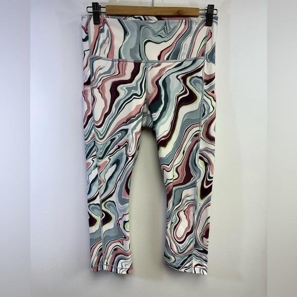 Athleta Pants - ATHLETA, Ultimate Stash Pocket Printed Capri, Marble Swirl, Size Medium